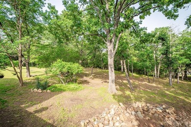 Welcome to 700 Coffee Circle! A masterfully crafted luxury - photo 9
