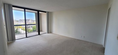 2/2 UNIT, OPEN KITCHEN, PANTRY & BREAKFAST AREA, TILED DINING - photo 12