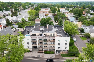 Live the Cove lifestyle! Welcome to this bright and sunny