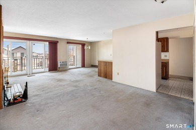 Live the Cove lifestyle! Welcome to this bright and sunny