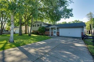 Welcome home to your year-round staycation! Tucked away on a - photo 3