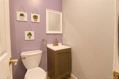 Welcome home to your year-round staycation! Tucked away on a - photo 8