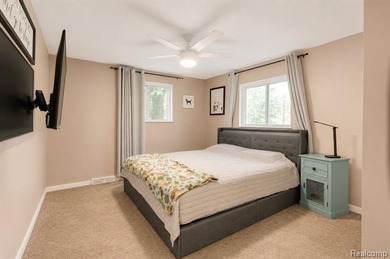 Welcome home to your year-round staycation! Tucked away on a - photo 9