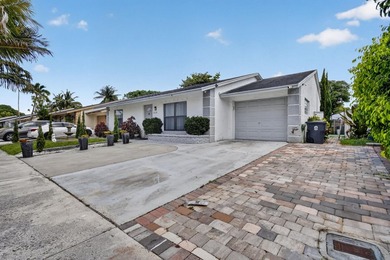 pack your bags and moving into this cozy 4 bedroom 2 bath with - photo 1