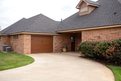 Stunning traditional 5-bed, 4-bath home with open main living - photo 42