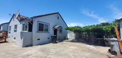Fabulous properties for development. With R2 zoning it's a good - photo 4