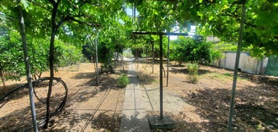 Fabulous properties for development. With R2 zoning it's a good - photo 10