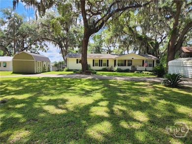 Welcome to this charming lakefront home on Lake George in Midway - photo 3