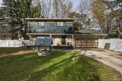 Holloway Reservoir Home Active Under Contract in Davison Michigan