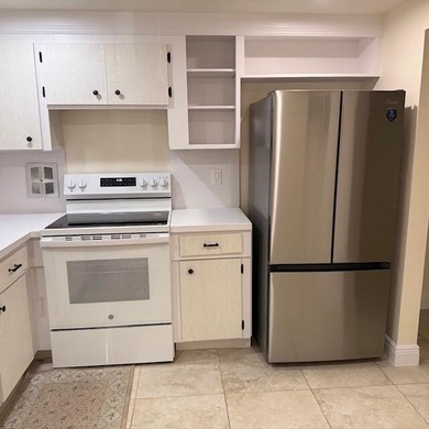Updated 1-BR condo, 1 full & 1 half bath, spacious living and - photo 6