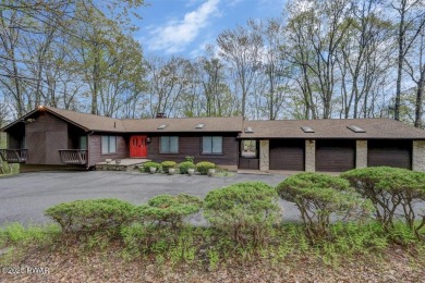 Lake Home For Sale in Lords Valley, Pennsylvania