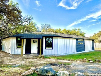 Lake Home For Sale in Canyon Lake, Texas