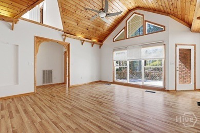 Discover this beautifully designed 4 bedroom, 2 bath brick home - photo 4
