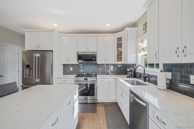 Stunning 4-Bedroom Colonial in Grand Manor Estates, East - photo 11