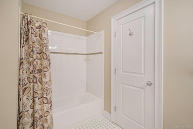 Stunning 4-Bedroom Colonial in Grand Manor Estates, East - photo 26