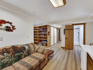 Searching for the essence of mountain living? This stunning 2 - photo 31