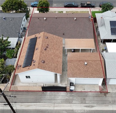 Beautifully updated property featuring a 4-bedroom, 2-bath main - photo 32
