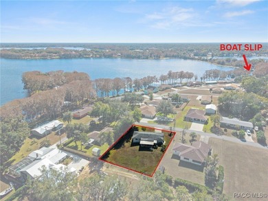 Lake Henderson Home For Sale in Inverness Florida