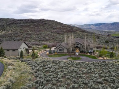 Renovated 5,600 sq ft home on 5 acres in the private gated - photo 3
