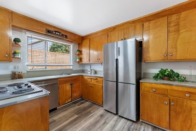 Lovely and Spacious 3Br/2ba, 1,358sf single level home with a 2 - photo 6