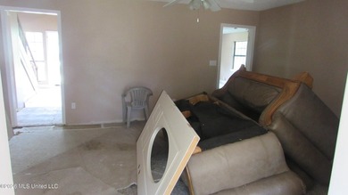 Great price on this *fixer* home. Great location and a very nice - photo 7