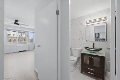 Welcome to Marine Towers East! This updated 1-bedroom, 1-bath - photo 21