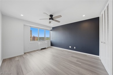 Welcome to Marine Towers East! This updated 1-bedroom, 1-bath - photo 24