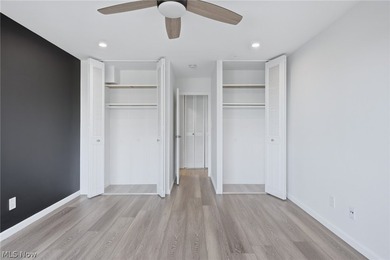 Welcome to Marine Towers East! This updated 1-bedroom, 1-bath - photo 26
