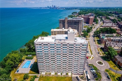 Welcome to Marine Towers East! This updated 1-bedroom, 1-bath - photo 37