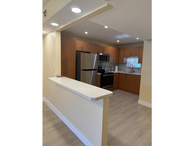 Beautiful 2-bedroom, 2-bathroom condo located in a secure, gated - photo 3
