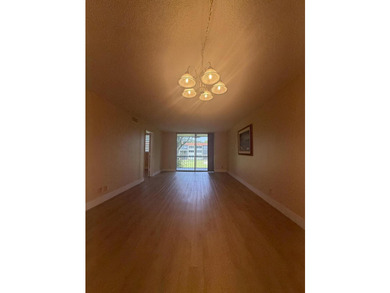 Beautiful 2-bedroom, 2-bathroom condo located in a secure, gated - photo 5