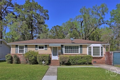 Welcome to 2444 E 39th Street where comfort, privacy, and value - photo 1