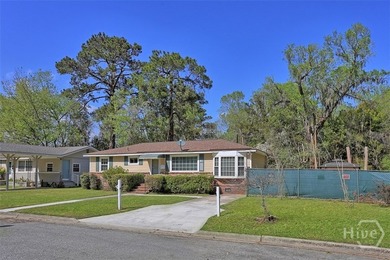 Welcome to 2444 E 39th Street where comfort, privacy, and value - photo 2