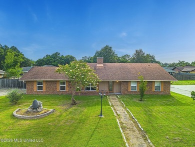 Beautifully updated 3-bedroom, 2-bath home tucked away on a - photo 2