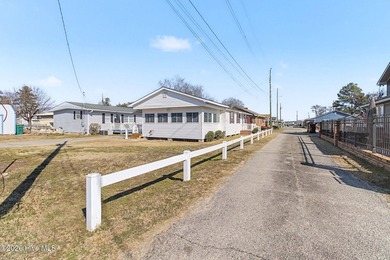 Escape to the beautiful White Lake! This 3-bedroom, 2-bathroom - photo 3