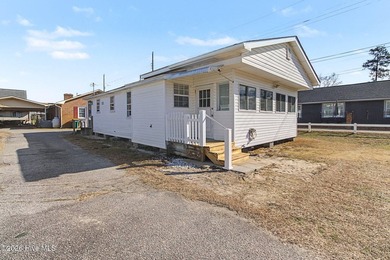 Escape to the beautiful White Lake! This 3-bedroom, 2-bathroom - photo 5