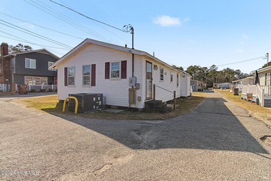 Escape to the beautiful White Lake! This 3-bedroom, 2-bathroom - photo 6