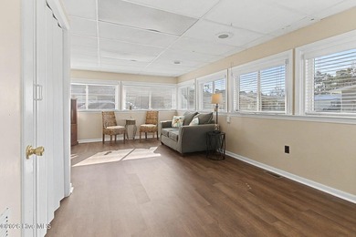Escape to the beautiful White Lake! This 3-bedroom, 2-bathroom - photo 7