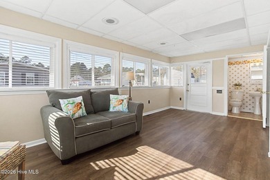 Escape to the beautiful White Lake! This 3-bedroom, 2-bathroom - photo 10