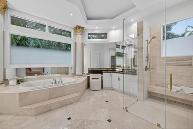 Rare opportunity to own a stunning & renovated SINGLE-LEVEL - photo 16