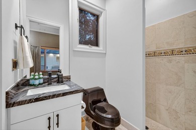 Rare opportunity to own a stunning & renovated SINGLE-LEVEL - photo 18