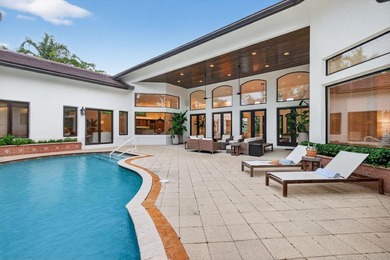 Rare opportunity to own a stunning & renovated SINGLE-LEVEL - photo 24
