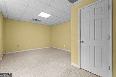 Opportunities like this don't come along often! Nestled on - photo 33
