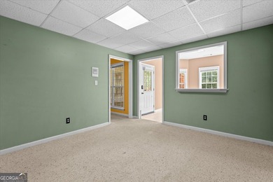 Opportunities like this don't come along often! Nestled on - photo 39