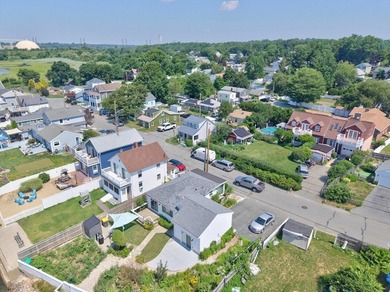Enjoy coastal living in this charming 3-bedroom, 2-bath Cape in - photo 4