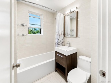 Welcome to this charming, beautifully renovated three-bedroom - photo 11