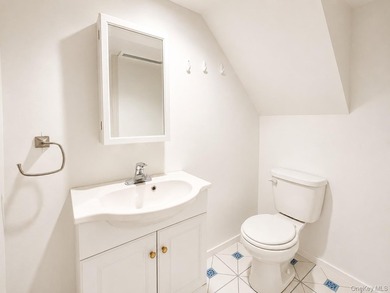Welcome to this charming, beautifully renovated three-bedroom - photo 13