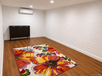 Welcome to this charming, beautifully renovated three-bedroom - photo 14