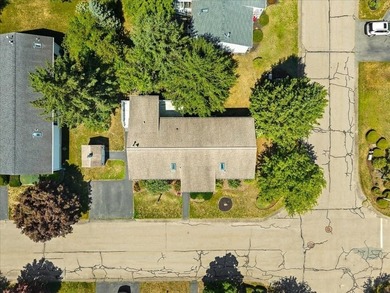 Welcome home to this well maintained, 2 bedroom 2 bath one level - photo 5
