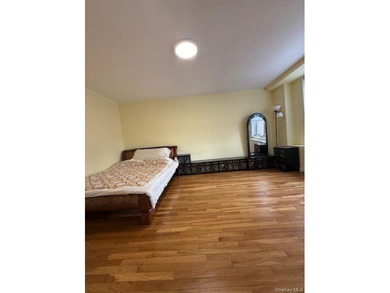 Sun-filled, east-facing, well-maintained, spacious apartment - photo 9
